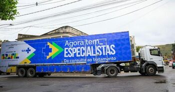 Carretas do programa Agora Tem Especialistas chegam a mais 15 municípios, ampliando para 39 as unidades de saúde da mulher, exames de imagem e oftalmologia disponíveis em 24 estados e no DF. Programa reduz filas e leva atendimento especializado a regiões de difícil acesso.