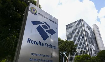 Receita Federal alerta para novo golpe que usa nome e CPF reais para simular cobranças em sites falsos que imitam o gov.br. Órgão reforça que não envia links, boletos ou mensagens com prazos curtos e orienta a consultar débitos somente no e-CAC.
