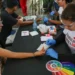 No Dia Mundial de Luta contra o HIV, ONU alerta para riscos de retrocesso global na resposta ao vírus. Brasil destaca avanços, mas reforça desafios no acesso à prevenção, combate ao estigma e cumprimento das metas 95-95-95 até 2030.