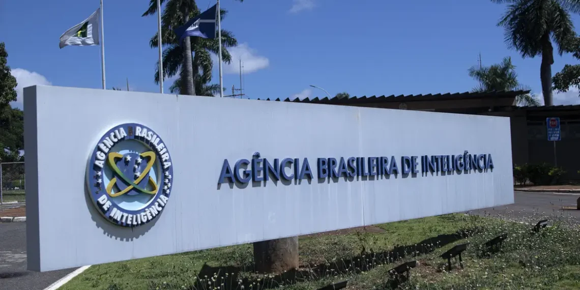 Abin divulga relatório com os principais desafios de inteligência para 2026, destacando ameaças ao processo eleitoral, riscos cibernéticos com IA, dependência tecnológica, clima e disputas geopolíticas.