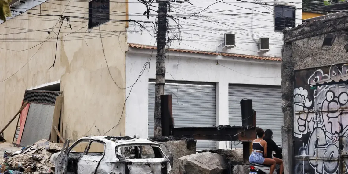 Governo do Rio apresenta ao STF plano em cinco fases para reocupar áreas dominadas pelo crime, com ações de segurança, políticas sociais e desenvolvimento econômico.