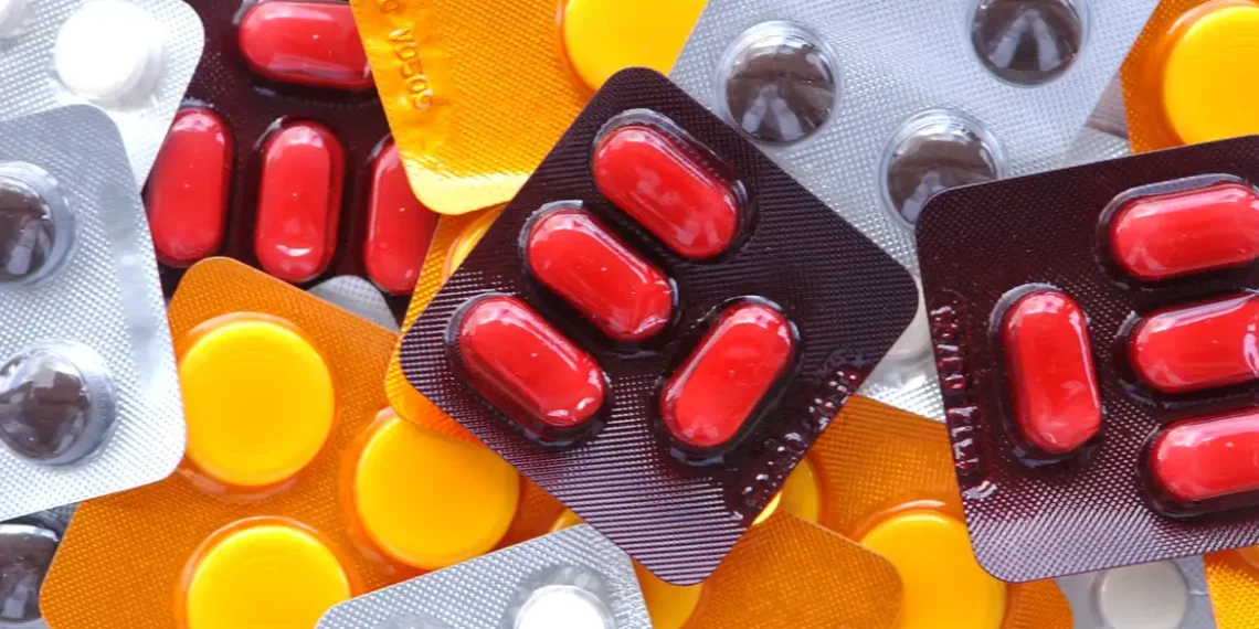 Anvisa determina a proibição da venda e da propaganda de medicamentos das marcas Bwell e Needs, do grupo RD Saúde. Empresa informou que irá recorrer da decisão.