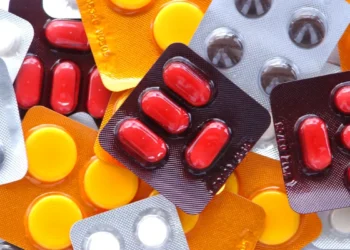 Anvisa determina a proibição da venda e da propaganda de medicamentos das marcas Bwell e Needs, do grupo RD Saúde. Empresa informou que irá recorrer da decisão.