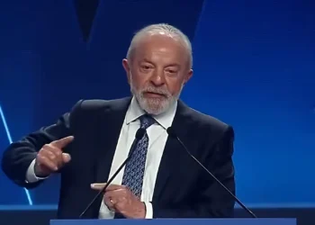 Lula diz que retirada de Alexandre de Moraes da Lei Magnitsky pelos EUA é positiva para o Brasil e representa vitória da democracia e da soberania nacional.