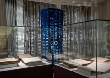 Exposição “Palavras que Voam”, no Sesi Lab em Brasília, celebra 50 anos do Dicionário Aurélio com acervo, manuscritos e documentos inéditos de Aurélio Buarque de Holanda.
