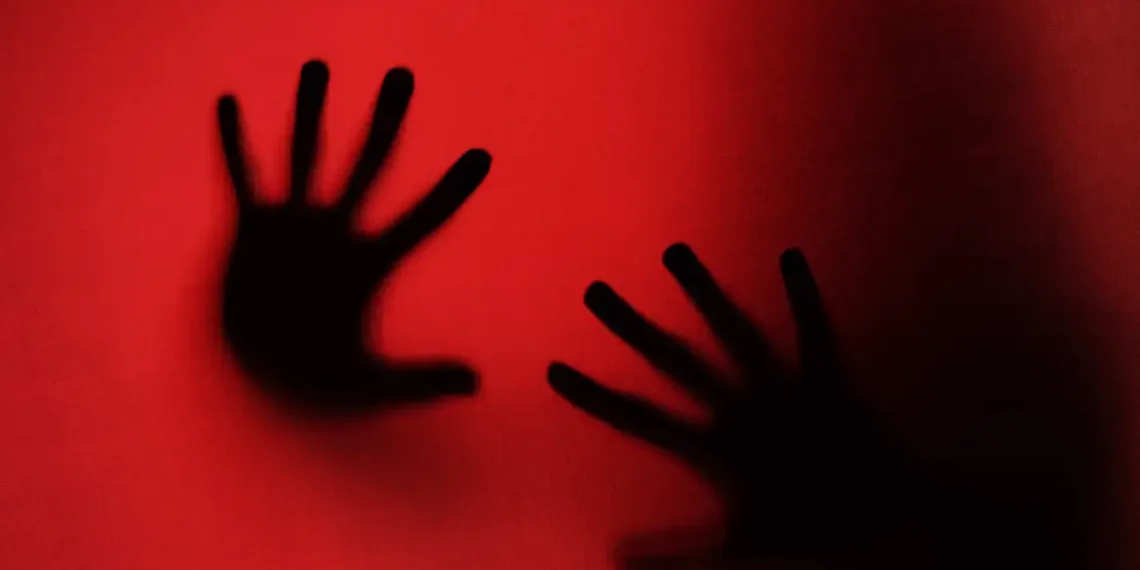 O TJRJ registrou mais de 71 mil novos casos de violência doméstica no RJ em 2025. Tribunal reforça acolhimento e plantões durante as festas de fim de ano.