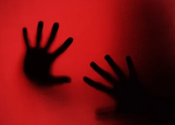O TJRJ registrou mais de 71 mil novos casos de violência doméstica no RJ em 2025. Tribunal reforça acolhimento e plantões durante as festas de fim de ano.