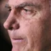 Jair Bolsonaro voltou ao centro cirúrgico nesta terça-feira (30) após novo quadro de soluços. Procedimento reforça bloqueio do nervo frênico; boletim médico é aguardado.
