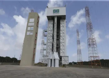Foguete Hanbit-Nano, da sul-coreana Innospace, será lançado nesta quarta-feira (17) e marca a entrada do Brasil no mercado global de lançamentos espaciais.
