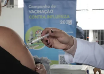 A Opas alertou que a próxima temporada de gripe pode ser antecipada ou mais intensa nas Américas. Entidade recomenda alta cobertura vacinal e reforço na preparação dos serviços de saúde.