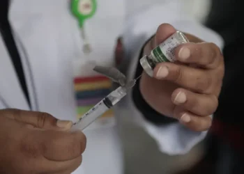 Ministério da Saúde reforça vigilância da Influenza após alerta da OPAS e OMS sobre aumento de casos do vírus H3N2 e do subclado K no hemisfério norte.