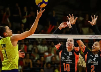 Osasco e Dentil Praia Clube foram derrotados nas semifinais do Mundial de Clubes de vôlei feminino e decidem o terceiro lugar neste domingo, no Pacaembu, em São Paulo.