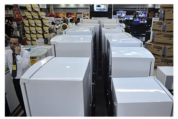 Inmetro divulga dicas simples para reduzir o consumo de energia da geladeira, como instalação correta, organização interna e escolha de modelos eficientes.