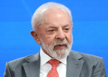 Presidente Lula reúne STF, Banco Central, Polícia Federal e Receita Federal para discutir estratégias integradas de combate ao crime organizado no Brasil.