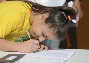 As inscrições para o programa Bolsa Atleta 2026 começam nesta segunda-feira (19). Iniciativa beneficia atletas de várias categorias com bolsas mensais pagas pelo Ministério do Esporte.