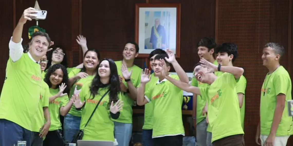 Institutos Federais oferecem 26 mil vagas extras para cursos técnicos de Ensino Médio em 2026 pelo programa Partiu IF. Inscrições por sorteio.