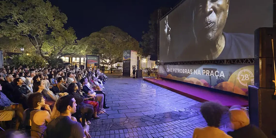 A 29ª Mostra de Cinema de Tiradentes começa nesta sexta-feira (23) com homenagem à atriz Karine Teles, performance inspirada na Folia de Reis e pré-estreia mundial de novo filme de Júlio Bressane.
