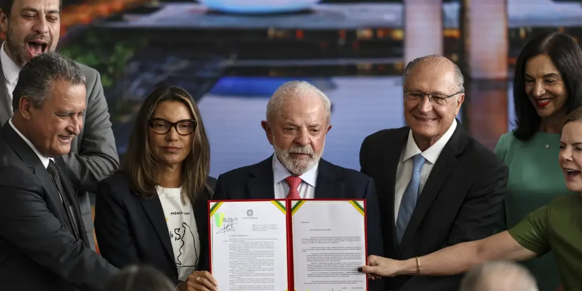 O presidente Lula vetou integralmente o PL da Dosimetria, que previa a redução de penas e mudanças na progressão de regime para condenados pelos atos de 8 de janeiro e crimes contra a democracia.