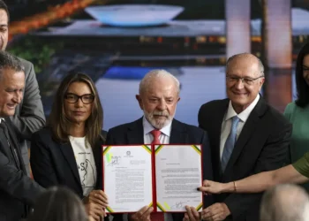 O presidente Lula vetou integralmente o PL da Dosimetria, que previa a redução de penas e mudanças na progressão de regime para condenados pelos atos de 8 de janeiro e crimes contra a democracia.