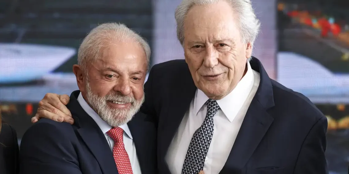Ricardo Lewandowski entrega carta de demissão do Ministério da Justiça ao presidente Lula. Ex-ministro do STF deixa o cargo após quase dois anos e faz balanço da gestão.