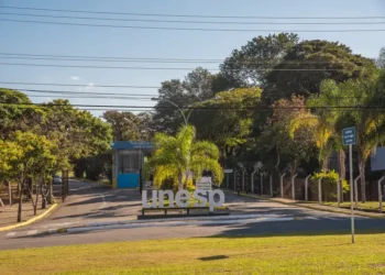A Unesp divulgou a lista de aprovados no vestibular 2026. A matrícula da primeira chamada será realizada entre 2 e 4 de fevereiro. Confira datas das próximas convocações.