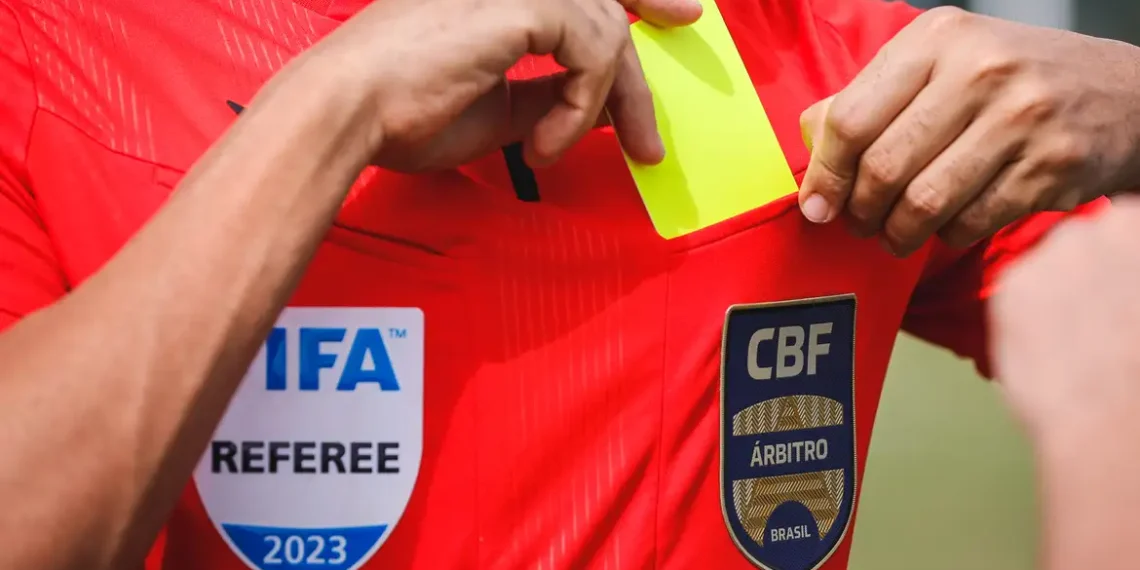 CBF lança programa histórico de profissionalização da arbitragem, com 72 árbitros contratados, remuneração fixa e avaliações contínuas no Brasileirão.