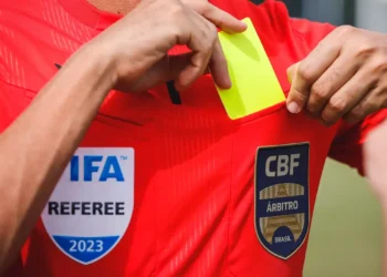 CBF lança programa histórico de profissionalização da arbitragem, com 72 árbitros contratados, remuneração fixa e avaliações contínuas no Brasileirão.