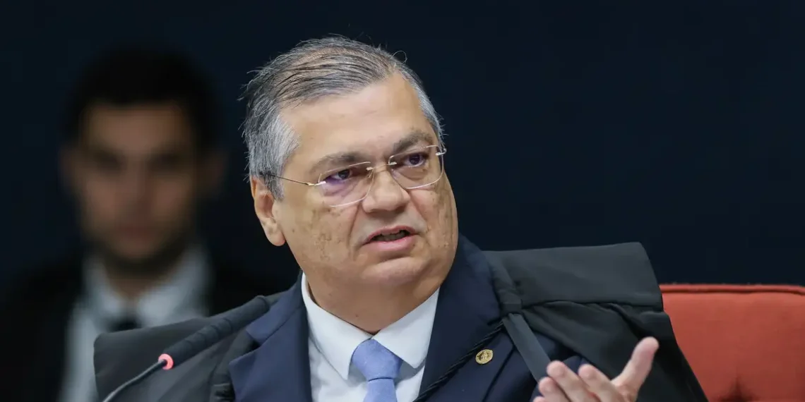 Pedido de vista adia decisão sobre escolha do novo governador do RJ.