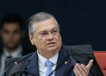 Pedido de vista adia decisão sobre escolha do novo governador do RJ.