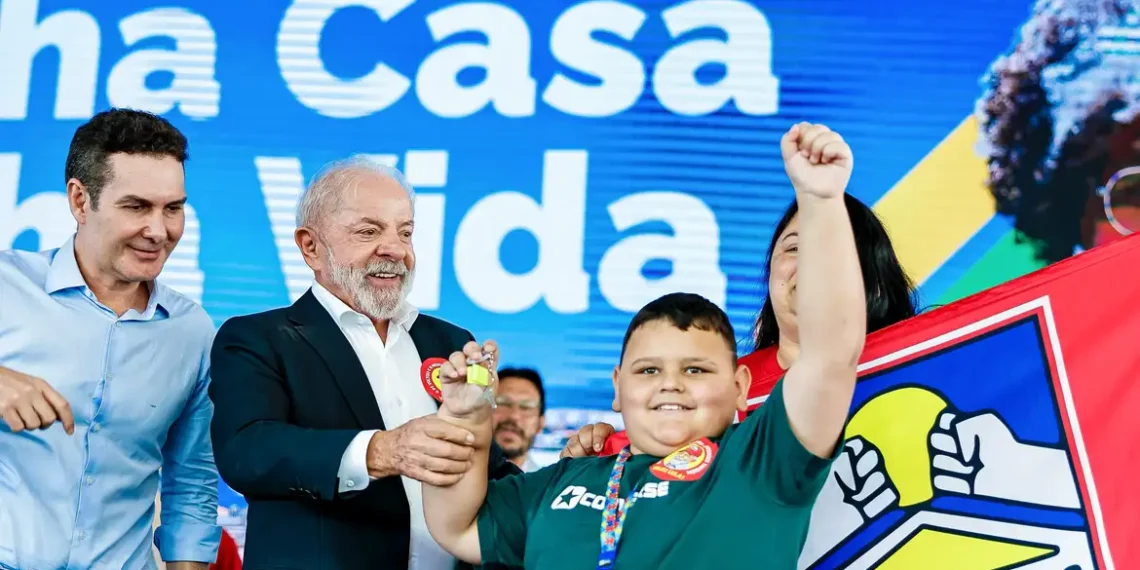 Lula inaugura 1.276 unidades do Minha Casa, Minha Vida em Rio Grande (RS). Investimento de R$ 123,6 milhões beneficia mais de 5 mil pessoas.
