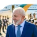 O presidente Lula fará uma cirurgia de catarata no olho esquerdo nesta sexta-feira (30), após exames pré-operatórios realizados em Brasília, segundo informou o Palácio do Planalto.