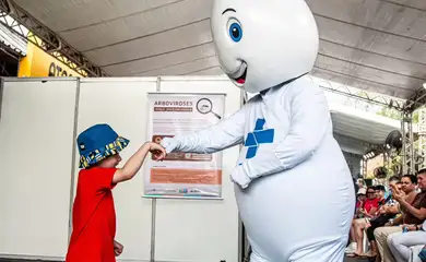 Maranguape (CE) e Nova Lima (MG) iniciam vacinação-piloto contra dengue com dose única do Instituto Butantan; estudos apontam alta eficácia e redução de casos graves.