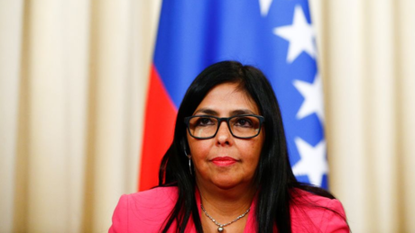 Suprema Corte da Venezuela determina que Delcy Rodríguez assuma a presidência interina após captura de Nicolás Maduro pelos Estados Unidos.