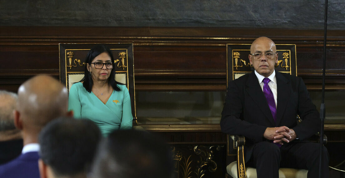 Delcy Rodríguez assume como presidente encarregada da Venezuela após captura de Nicolás Maduro e promete defender soberania, paz e estabilidade do país.