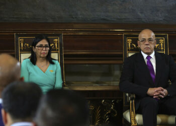 Delcy Rodríguez assume como presidente encarregada da Venezuela após captura de Nicolás Maduro e promete defender soberania, paz e estabilidade do país.