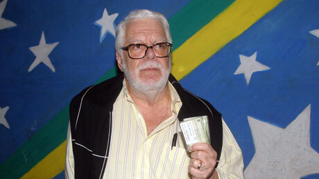 Manoel Carlos, autor de novelas como Laços de Família e Mulheres Apaixonadas, morre aos 92 anos no Rio. Escritor marcou gerações da TV brasileira.