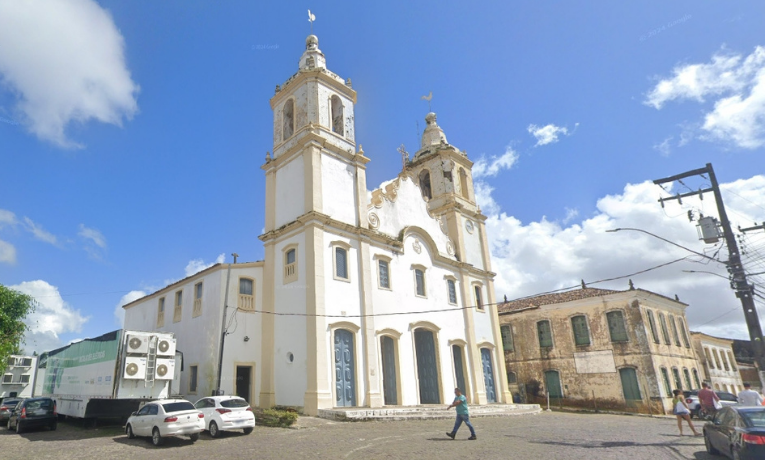 Conheça a história da Matriz de Nossa Senhora da Vitória, primeira igreja da capital capixaba, demolida em 1918 para dar lugar à atual Catedral Metropolitana.