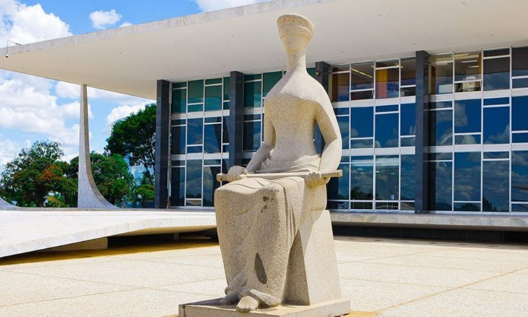 STF conclui julgamentos da trama golpista e aponta 179 presos, incluindo Jair Bolsonaro e ex-integrantes do governo. Penas chegam a 27 anos e há pedidos de extradição.