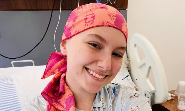 Influenciadora Isabel Veloso morre por linfoma de Hodgkin aos 19 anos