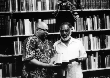 Livro “Teatro Experimental do Negro: testemunhos e ressonâncias” resgata a trajetória do TEN, fundado por Abdias Nascimento, e destaca seu papel na valorização do protagonismo negro no teatro brasileiro.