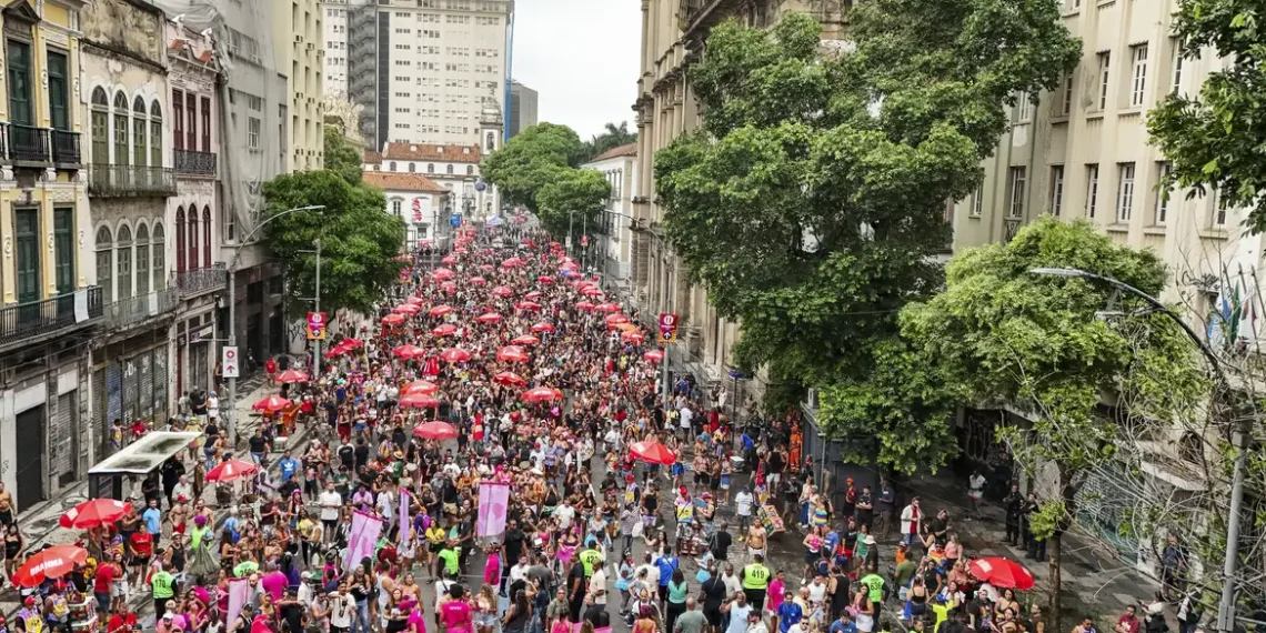 Bloco da Lexa arrasta multidão no circuito Preta Gil, no centro do Rio, e confirma clima de carnaval com megablocos e diversidade.