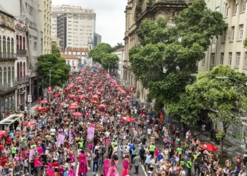Bloco da Lexa arrasta multidão no circuito Preta Gil, no centro do Rio, e confirma clima de carnaval com megablocos e diversidade.