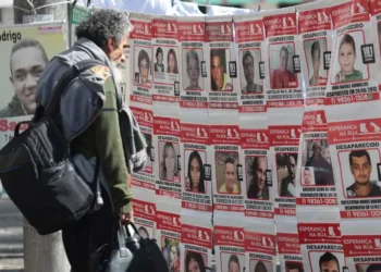 Brasil contabilizou 84,7 mil desaparecimentos em 2025, segundo o Sinesp. Especialistas apontam subnotificação e falhas na integração de dados entre estados.