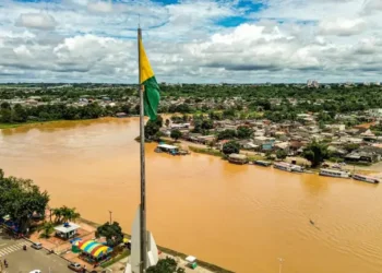 Rio Acre supera cota de inundação em Rio Branco ao atingir 14,55 metros, mas expectativa do SGB é de estabilização e início de queda do nível.
