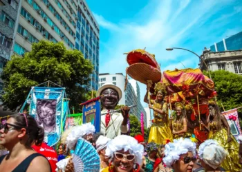O Cordão do Boitatá estreia no circuito dos megablocos do carnaval do Rio em 2026. Bloco comemora 30 anos, desfila no Circuito Preta Gil e homenageia nomes da música brasileira.