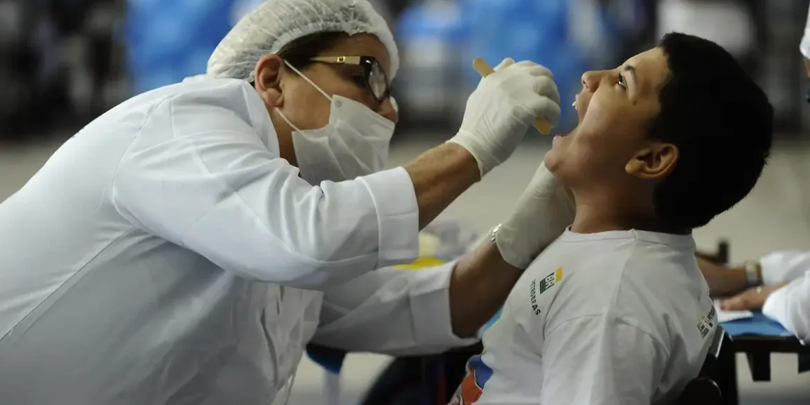 Governo federal deve entregar mais 400 Unidades Odontológicas Móveis até março, ampliando o acesso à saúde bucal para populações vulneráveis em todo o Brasil.