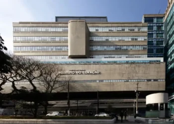 Incêndio atingiu o Instituto do Coração (Incor), em São Paulo, na tarde desta sexta-feira (30). Pacientes foram evacuados e não há registro de feridos.