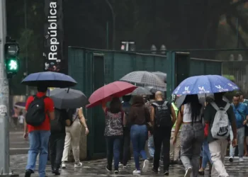 Amazônia e Sul do Brasil estão sob alerta de perigo para chuvas intensas nesta sexta (16), com risco de alagamentos, ventos fortes e granizo, segundo Inmet e Cemaden.