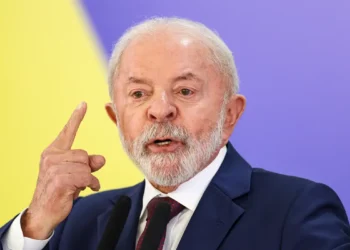 O presidente Lula anunciou a isenção de vistos de curta duração para cidadãos chineses, em reciprocidade à política adotada pela China desde 2025 para brasileiros.