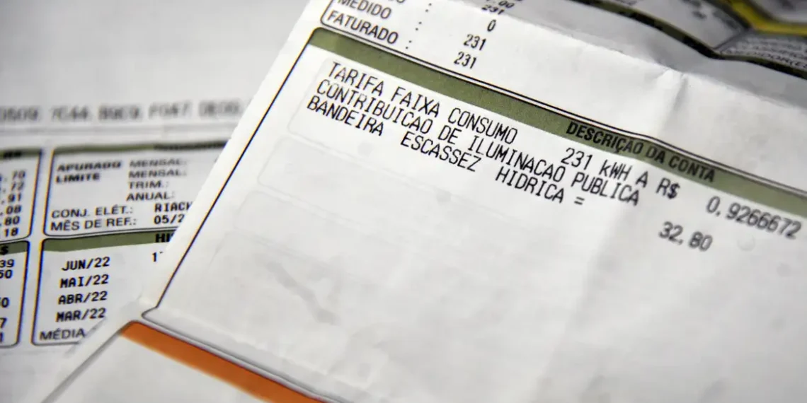 Aneel confirma bandeira verde em janeiro de 2026 e divulga calendário anual de anúncios das bandeiras tarifárias de energia elétrica, que indicam custos extras na conta de luz.
